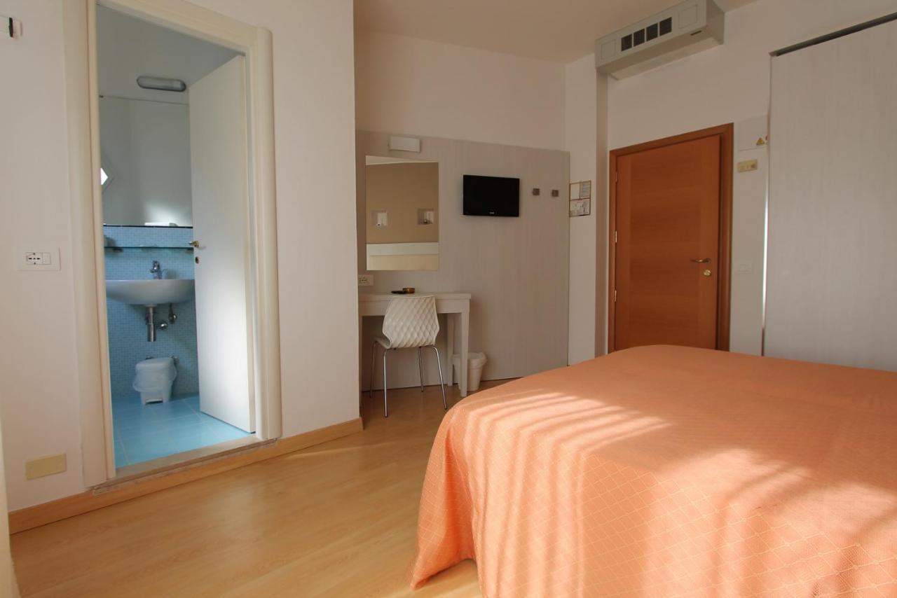 Hotel Escorial Cervia Exterior foto