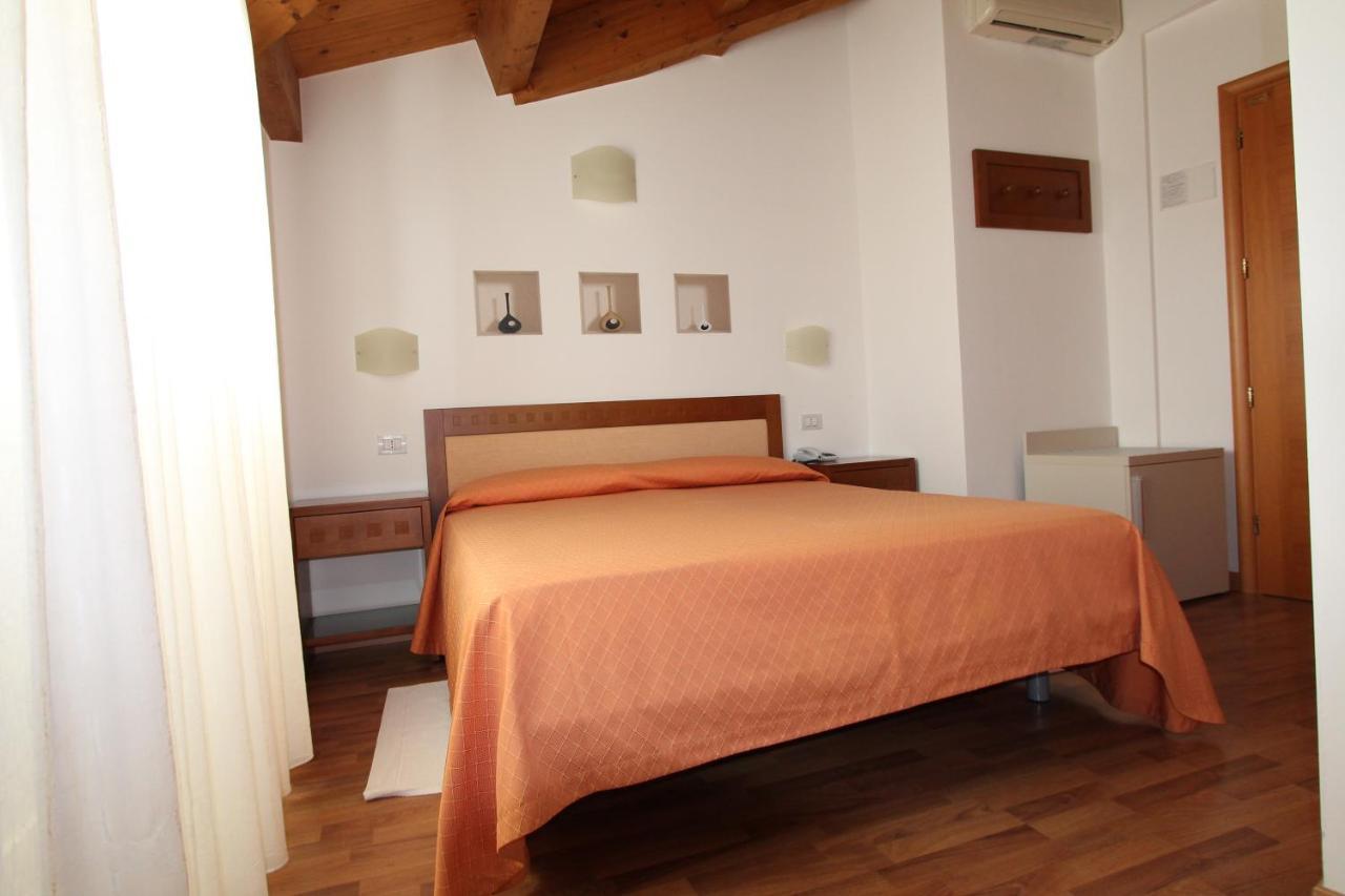 Hotel Escorial Cervia Exterior foto